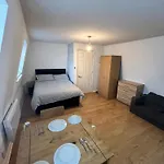 Leicester Studio At City Centre With Free Parking