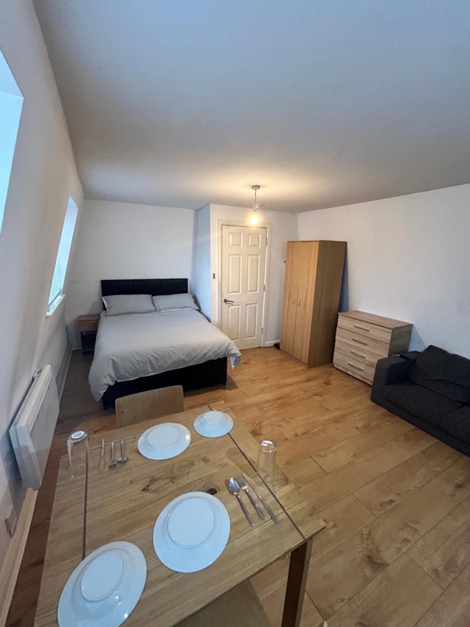 Studio At Centre With Free Parking *